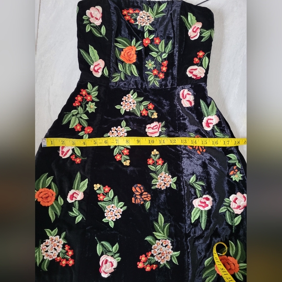 ALICE + OLIVIA Launa black velvet mini dress with colourful floral embroidery - Picture 13 of 14